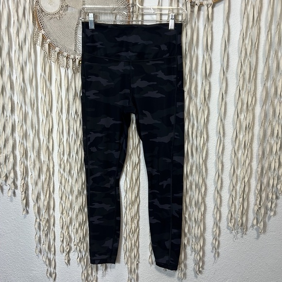 Athleta Ultimate Stash Pocket 7/8 Gray Camo Tights Size Small - Picture 2 of 10